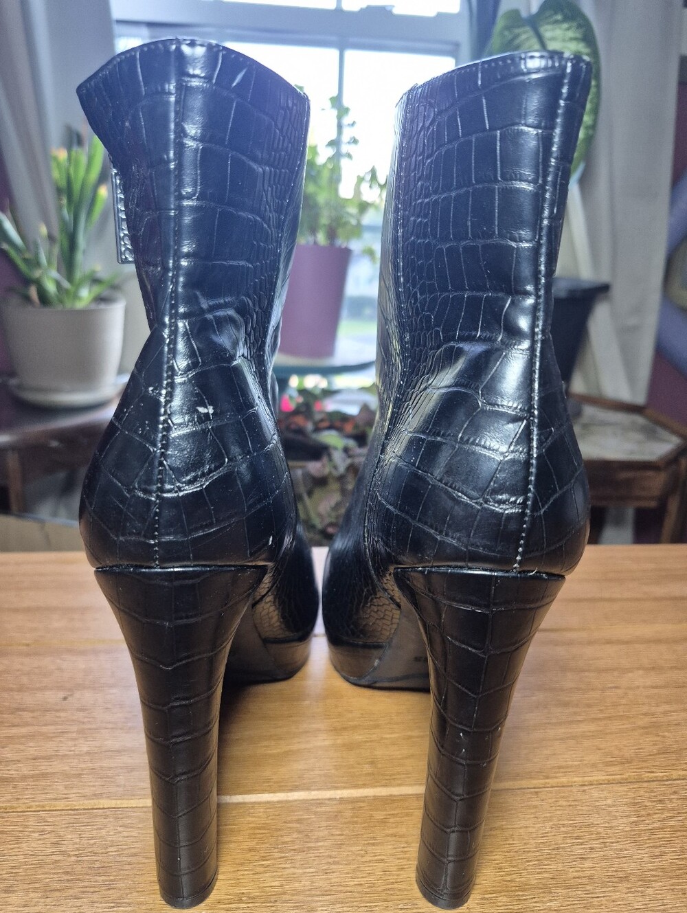Guess Black Platform Boots - Size 10 - Picture 4 of 6
